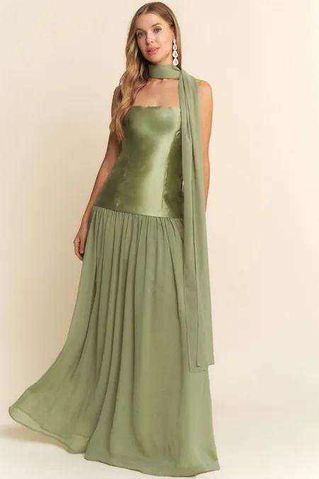 Vestido con Bufanda