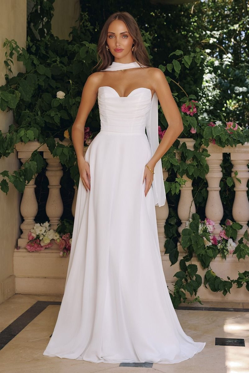 Vestido Blanco con Bufanda