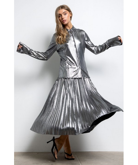FeyMar Boutique - Falda plateada plisada disponible en